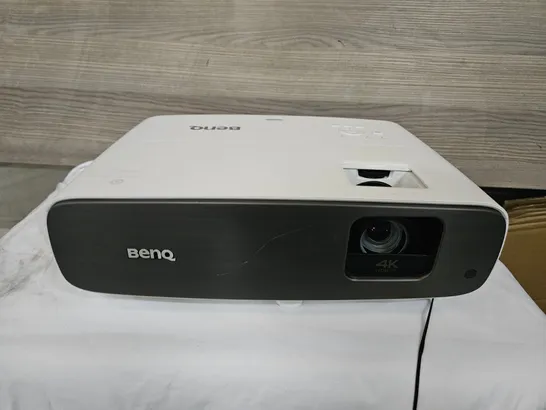 BENQ W2700 4K HDR CINEMATIC PROJECTOR