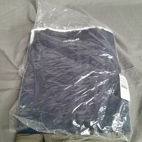 5 PACK JACK AND JONES LARGE TSHIRTS 