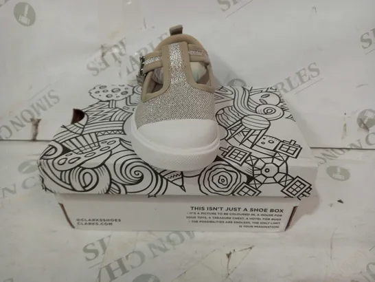 BOXED PAIR OF CLARKS CITY DANCE CHILDREN'S SHOES IN SILVER WITH GLITTER EFFECT UK SIZE 6.5