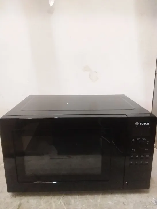 BOXED BOSCH HMT84 SERIES 2 900W 25L MICROWAVE - BLACK