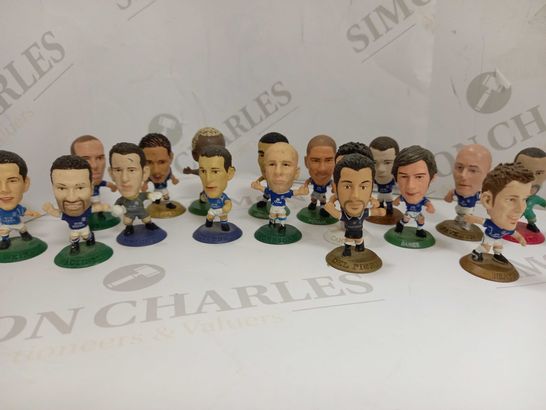 LOT OF ASSORTED CORINTHIAN FOOTBALL FIGURINES - EVERTON AND JUVENTUIS 