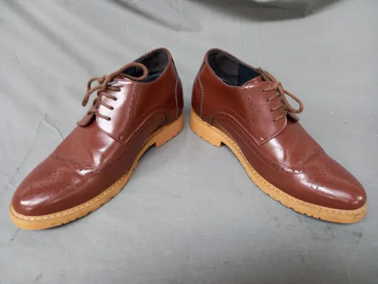 BOXED PAIR OF ATTIX SHOES IN BROWN SIZE UNSPECIFIED