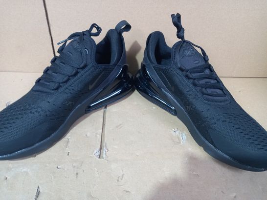 BOXED PAIR OF DESIGNER SHOES IN THE STYLE OF NIKE IN BLACK UK SIZE 8.5