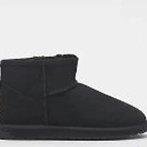 EMU STINGER MICRO WATER RESISTANT SHEEPSKIN BOOT BLACK SIZE 6