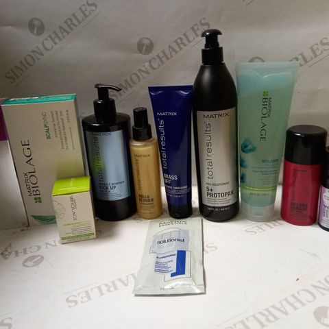 LOT OF APPROX 12 ASSORTED MATRIX HAIRCARE PRODUCTS TO INCLUDE TREATMENT BOOSTER, AQUA-GEL CONDITIONER, RESTORING TREATMENT, ETC