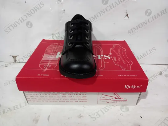 BOXED PAIR OF KICKERS LACE UP SHOES IN BLACK EU SIZE 39