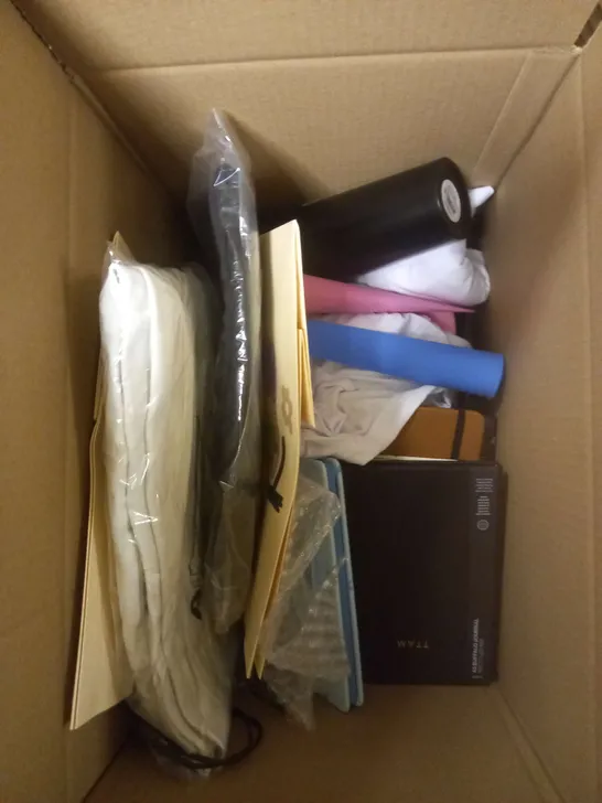 BOX OF APPROXIMATELY 15 ASSORTED HOUSEHOLD/CLOTHING ITEMS TO INCLUDE BAG, NOTEBOOKS, JEANS ETC