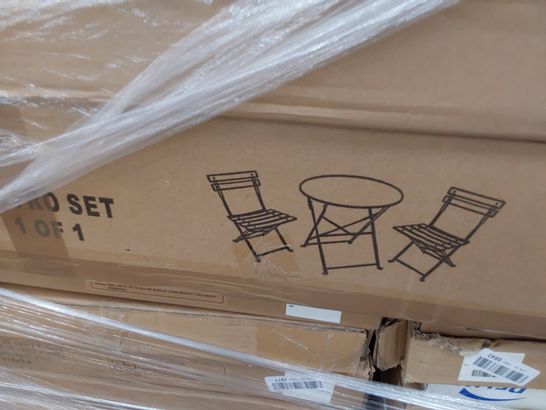 PALLET OF ASSORTED PRODUCTS INCLUDING LARGE NUMBER OF TOILET SEATS, BISTRO SET, RETRACTABLE HOSE PIPE, LED ROPE LIGHT