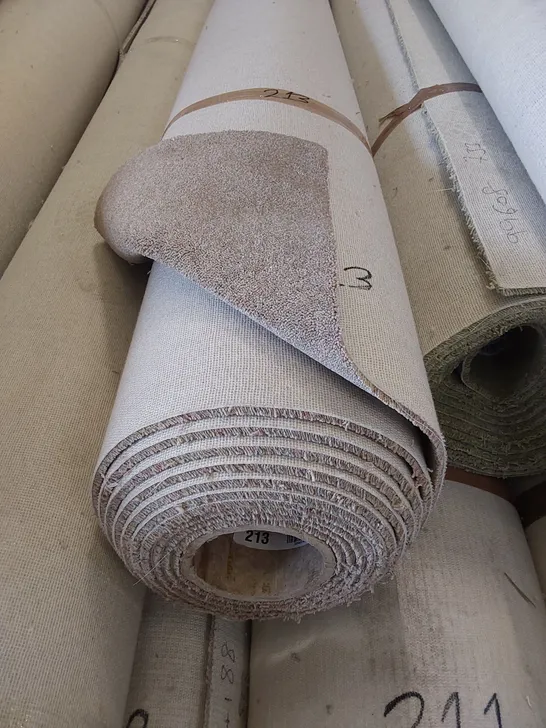 ROLL OF QUALITY DIM HEATHERS CRESTA CARPET // SIZE: APPROX 4 X 8.1m