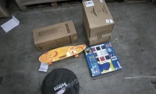 PALLET OF ASSORTED ITEMS INCLUDING PAW PATROL MELTUMS, ELECTRIC OVERHEAD HEATER, PLASTIC MINI CRUISER SKATEBOARD, SPACE HEATER AND POP-UP TENT