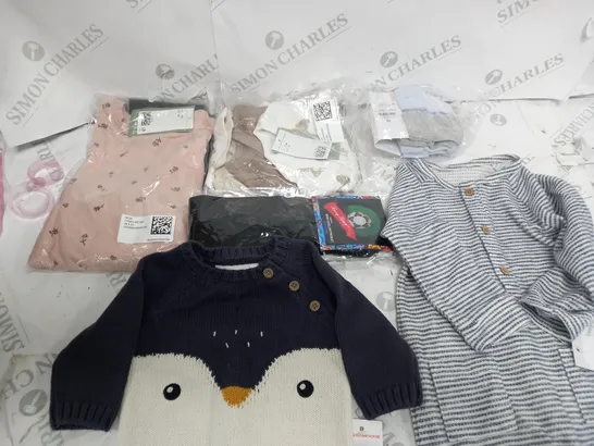 LOT OF CHILDRENS CLOTHES APPROXIMATELY 30 TO INCLUDE PENGUIN JUMPER, BABY GROWS, CHECKERED DUNGAREES 