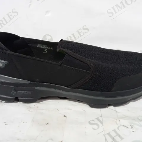 BOXED PAIR OF SKECHERS GO WALK 3 SLIP-ON SHOES IN BLACK UK SIZE 11