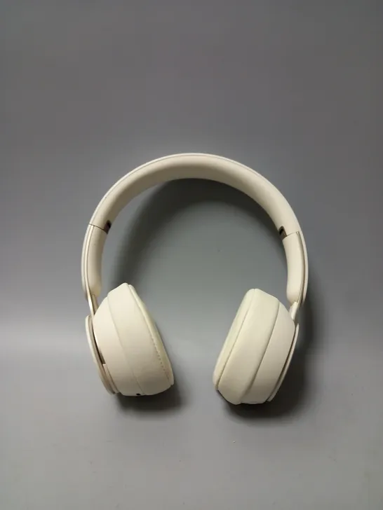 APPLE BEATS SOLO PRO HEADPHONES