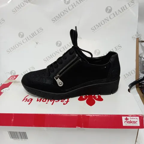 BOXED PAIR OF RIEKER SHOES SIZE 4