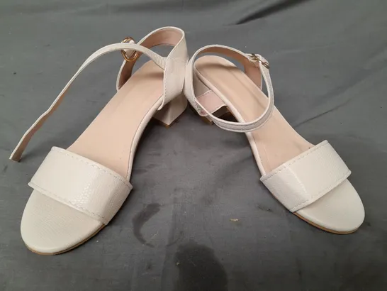 BOXED PAIR OF DESIGNER OPEN TOE BLOCK HEEL SANDALS IN BEIGE EU SIZE 37