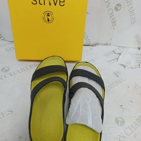 BOXED PAIR OF STRIVE SANDALS IN BLACK/CITRUS SIZE 6