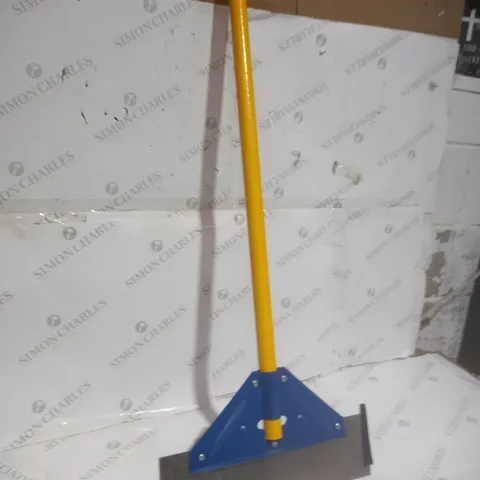 LONG HANDLED 16" FLOOR SCRAPPER - COLLECTION ONLY