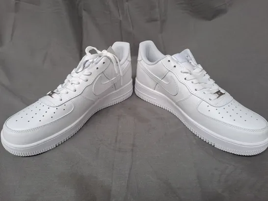 BOXED PAIR OF NIKE AIR FORCE 1 '07 SHOES IN WHITE UK SIZE 10