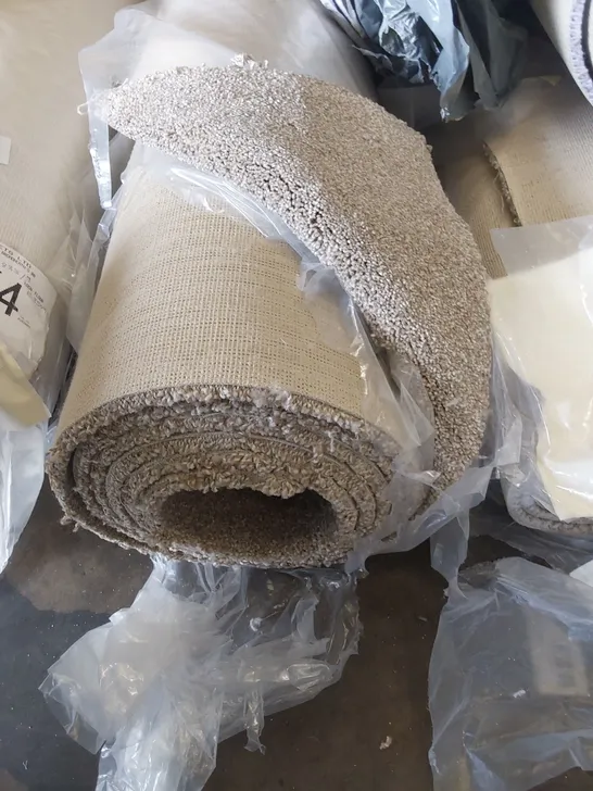 ROLL OF QUALITY EC FREEDOM DOESKIN CARPET // APPROX SIZE: 5 X 4.3m