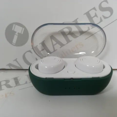 TRUE WIRELESS EARBUDS IN WHITE