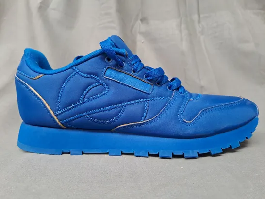 PAIR OF REEBOK TRAINERS IN BLUE UK SIZE 7