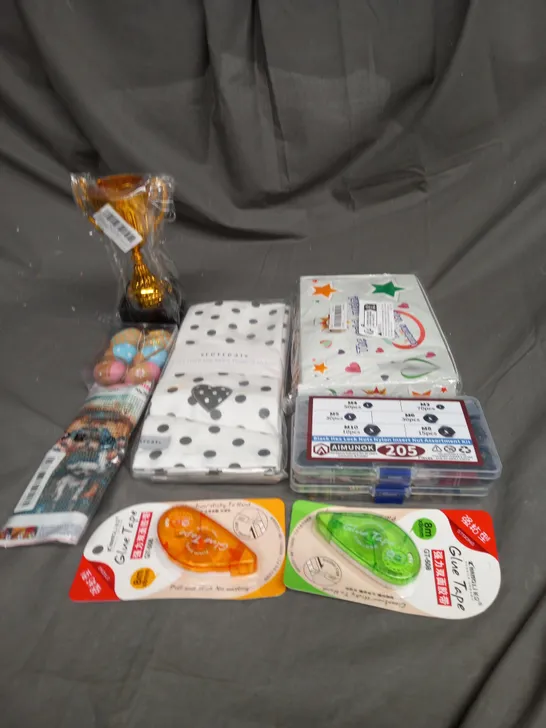 APPROX 20 ASSORTED HOUSEHOLD ITEMS TO INCLUDE DIAMOND PAINTING, WOODEN EGGS AND LOCK NUTS