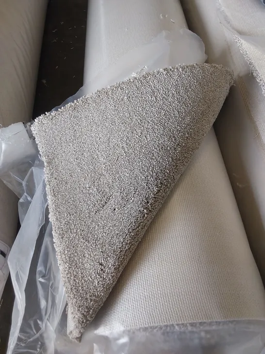 ROLL OF QUALITY EC HEARTLAND ULTRA BROADHEATH CARPET // APPROX SIZE: 5 X 3m