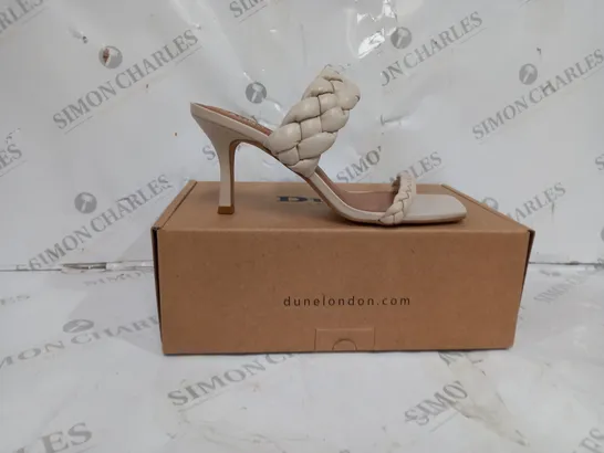 BOXED PAIR OF DUNE LONDON ECRU LEATHER PLAITED MID HEEL MULE IN SIZE 7