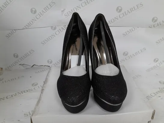 BOXED PAIR OF OCCASSIONS BY CASANDRA CLOSED TOE HEELS IN SPARKLE BLACK - SIZE 5