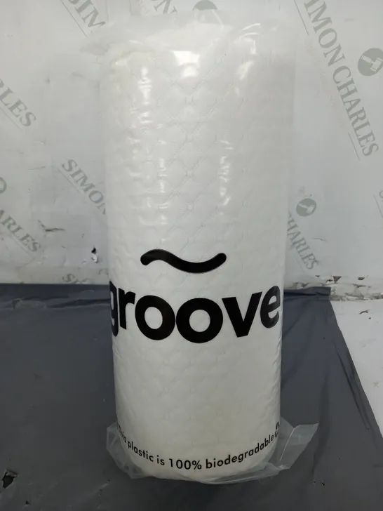 BOXED THE ORIGINAL GROOEVE PILLOW IN STARD SIZE WHITE