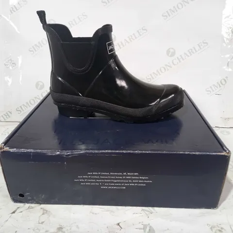 BOXED PAIR OF JACK WILLS CHELSEA WELLY BOOTS IN GLOSS BLACK UK SIZE 6