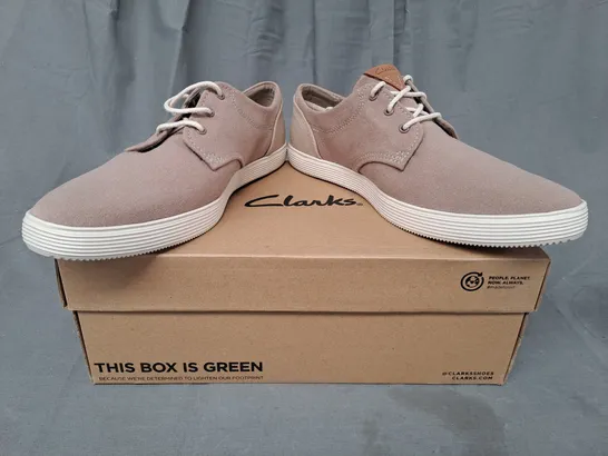 BOXED PAIR OF CLARKS SHARKFORD WALK SHOES IN PEBBLE UK SIZE 11