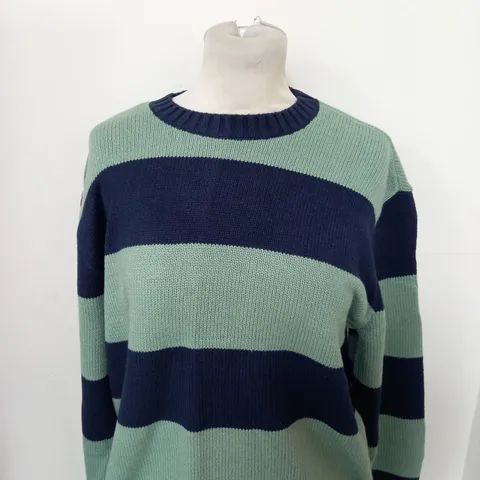 HOLLISTER SWEATER IN BLUE/GREEN IN SIZE XS 