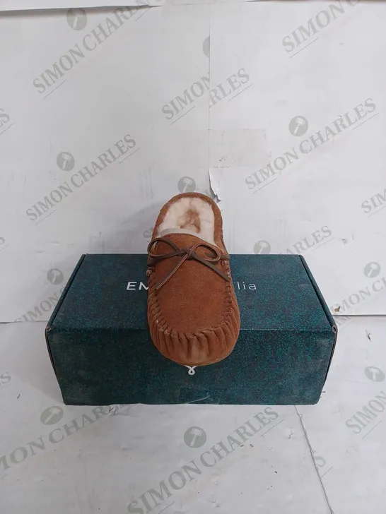 EMU TAN SLIPPERS SIZE UNSPECIFIED