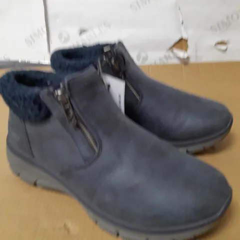 SKETCHERS EASY GOING BOOT NAVY SIZE 8