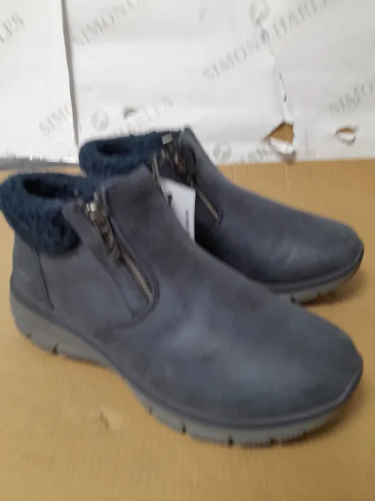 SKETCHERS EASY GOING BOOT NAVY SIZE 8