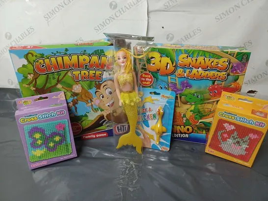 APPROXIMATELY 25 ASSORTED TOYS AND GAMES TO INCLUDE 3D SNAKES & LADDERS, CHIMPAN TREE, FLICK-A-CHICKEN, ETV