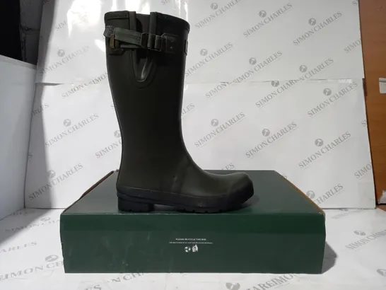 BOXED PAIR OF BARBOUR CIRRUS WELLINGTON BOOTS IN OLIVE UK SIZE 8