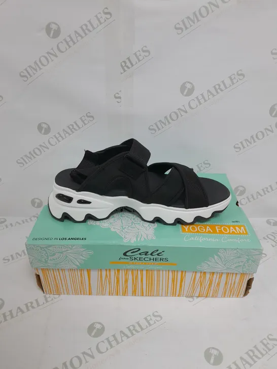 BOXED PAIR OF SKECHERS BIG LUG SANDALS IN BLACK SIZE 6