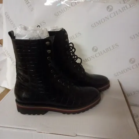 SHOON LEATHER BOOTS SIZE 4