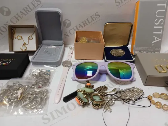 LOT OF APPROX 20 ASSORTED JEWELLERY ITEMS TO INCLUDE NECKLACES, EARRINGS, SUNGLASSES, ETC 