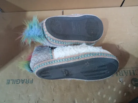 MUK LUKS UNICORN ANIMAL SLIPPERS - SIZE 5