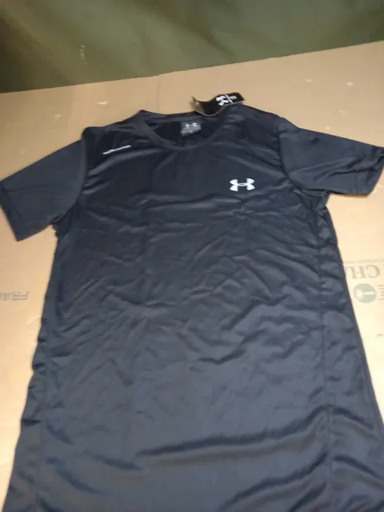 UNDER ARMOUR LOGO T-SHIRT IN BLACK SIZE M