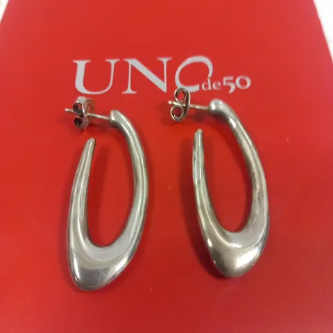 BAGGED UNO DE 50 ORBIT OPEN HOOP EARRINGS