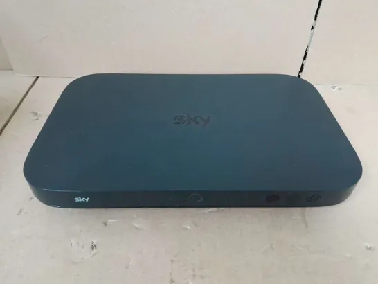 SKY Q BOX