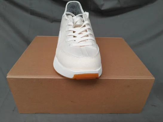 BOXED PAIR OF ALLBIRDS M11 SHOES IN NATURAL WHITE UK SIZE 10