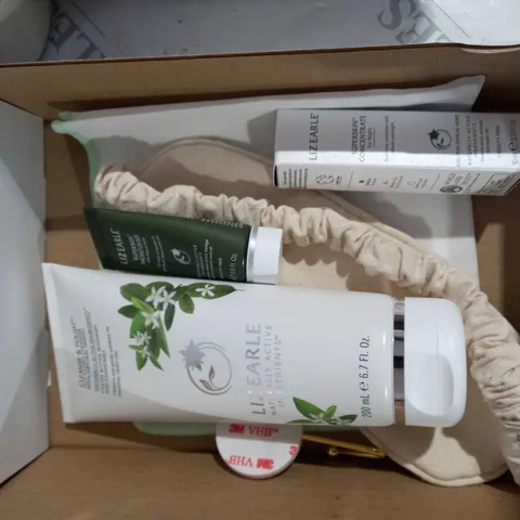 LIZ EARLE GIFT SET 