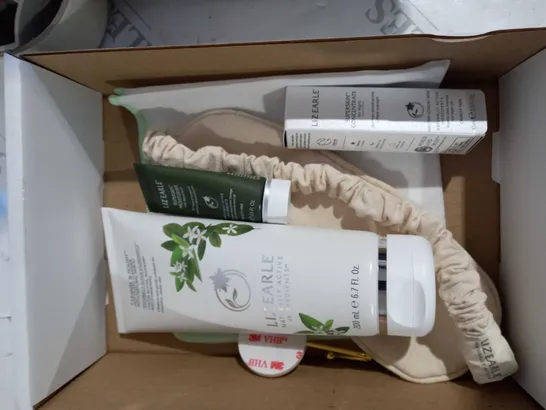 LIZ EARLE GIFT SET 