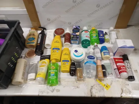 LOT OF APPROXIMATELY 20 HEALTH AND BEAUTY ITEMS TO INCLUDE GARNIER HAND REPAIR, MANSCAPED BODY WASH, AND AVA ESTELL ACTIVATING FACE SCRUB ETC. 