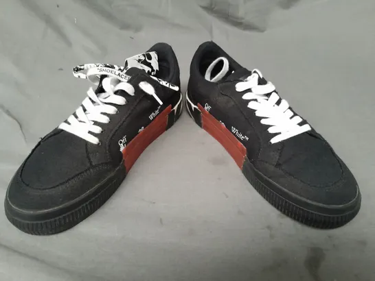 BOXED PAIR OF OFF WHITE SHOES IN BLACK/WHITE/PURPLE EU SIZE 40